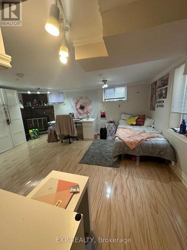 215 Emerson Street, Hamilton, ON - Indoor Photo Showing Bedroom