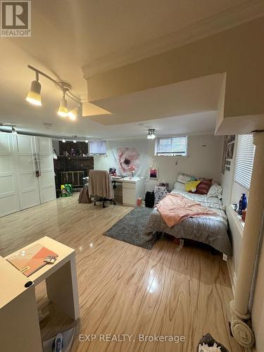 215 Emerson Street, Hamilton, ON - Indoor Photo Showing Bedroom