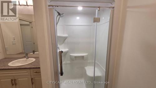 2551 9Th Avenue E, Owen Sound, ON - Indoor Photo Showing Bathroom