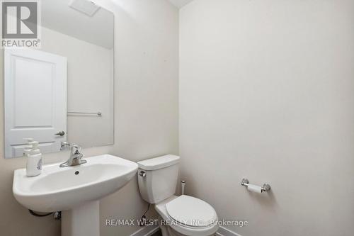 7789 Kalar Road, Niagara Falls, ON - Indoor Photo Showing Bathroom