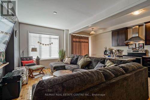 8 Talence Drive, Hamilton, ON - Indoor Photo Showing Living Room