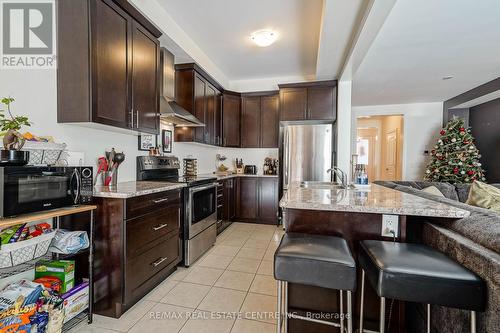 8 Talence Drive, Hamilton, ON - Indoor Photo Showing Kitchen With Upgraded Kitchen