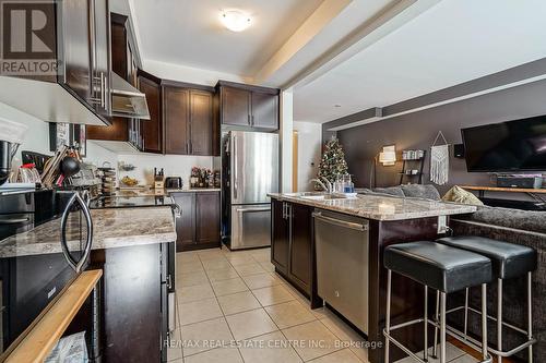 8 Talence Drive, Hamilton, ON - Indoor Photo Showing Kitchen With Upgraded Kitchen