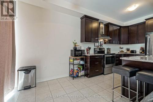 8 Talence Drive, Hamilton, ON - Indoor Photo Showing Kitchen With Upgraded Kitchen