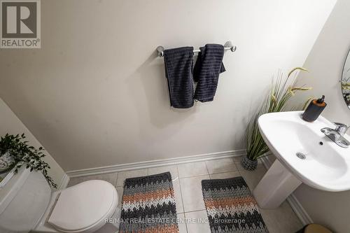 8 Talence Drive, Hamilton, ON - Indoor Photo Showing Bathroom