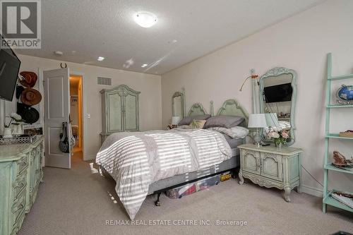 8 Talence Drive, Hamilton, ON - Indoor Photo Showing Bedroom