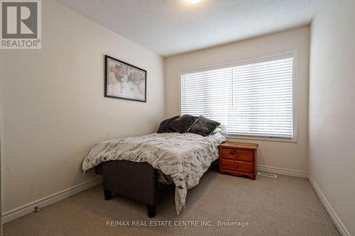 8 Talence Drive, Hamilton, ON - Indoor Photo Showing Bedroom