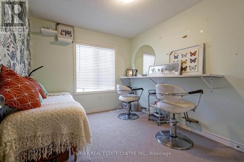 8 Talence Drive, Hamilton, ON - Indoor Photo Showing Bedroom