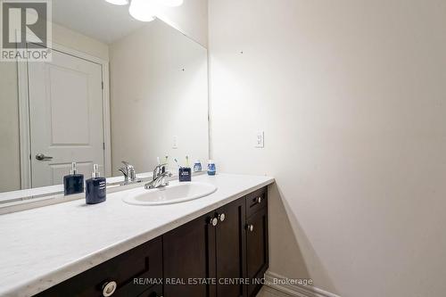 8 Talence Drive, Hamilton, ON - Indoor Photo Showing Bathroom