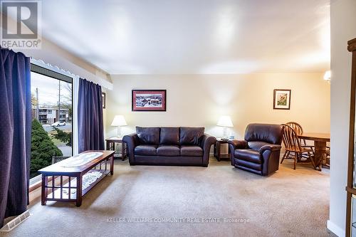 904 Sherbrooke Street, Peterborough (Monaghan), ON - Indoor Photo Showing Living Room