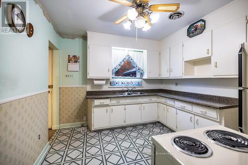 904 Sherbrooke Street, Peterborough (Monaghan), ON - Indoor Photo Showing Kitchen With Double Sink