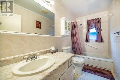 904 Sherbrooke Street, Peterborough (Monaghan), ON - Indoor Photo Showing Bathroom