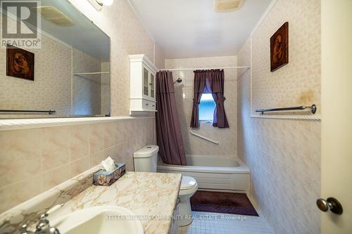 904 Sherbrooke Street, Peterborough (Monaghan), ON - Indoor Photo Showing Bathroom