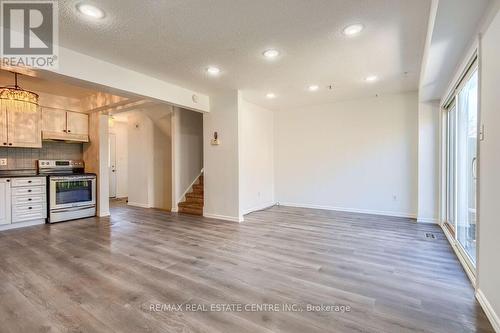 1 - 125 Sekura Crescent, Cambridge, ON - Indoor Photo Showing Kitchen