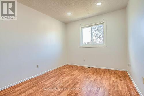 1 - 125 Sekura Crescent, Cambridge, ON - Indoor Photo Showing Other Room