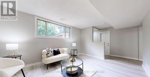 100 Fairway Road N, Kitchener, ON - Indoor Photo Showing Living Room