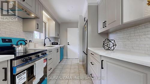 100 Fairway Road N, Kitchener, ON - Indoor Photo Showing Kitchen With Upgraded Kitchen