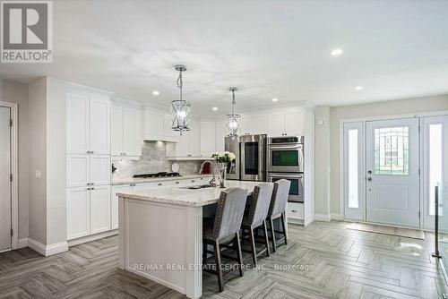 2 Cedar Grove Road, Mono, ON - Indoor Photo Showing Kitchen With Upgraded Kitchen