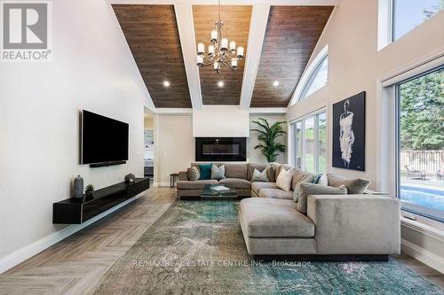 2 Cedar Grove Road, Mono, ON - Indoor Photo Showing Living Room With Fireplace