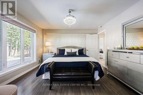 2 Cedar Grove Road, Mono, ON - Indoor Photo Showing Bedroom