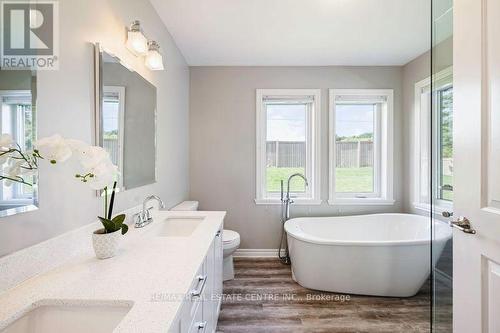 2 Cedar Grove Road, Mono, ON - Indoor Photo Showing Bathroom