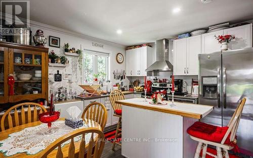 2 Cedar Grove Road, Mono, ON - Indoor Photo Showing Dining Room