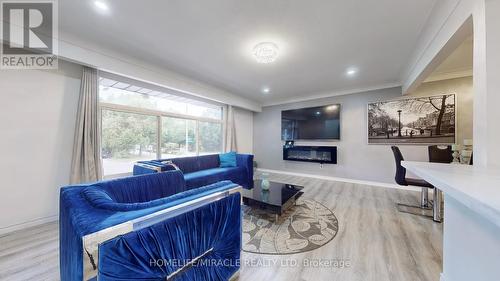 374 Book Road, Grimsby, ON - Indoor Photo Showing Living Room