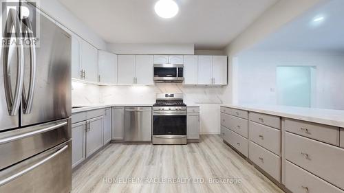 374 Book Road, Grimsby, ON - Indoor Photo Showing Kitchen