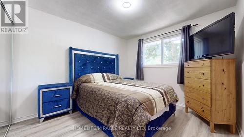 374 Book Road, Grimsby, ON - Indoor Photo Showing Bedroom