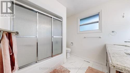 374 Book Road, Grimsby, ON - Indoor Photo Showing Bathroom