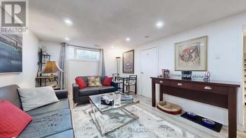 374 Book Road, Grimsby, ON - Indoor Photo Showing Living Room