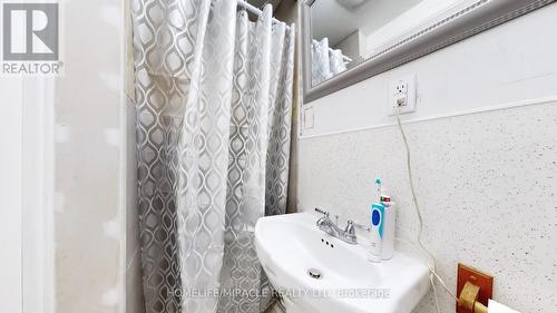 374 Book Road, Grimsby, ON - Indoor Photo Showing Bathroom