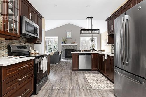 148 Pineridge Gate, Gravenhurst, ON - Indoor Photo Showing Kitchen With Stainless Steel Kitchen With Upgraded Kitchen