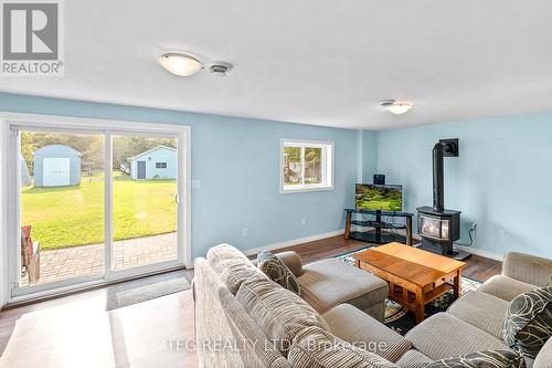 39 O'Brien Street, Marmora And Lake, ON - Indoor Photo Showing Living Room