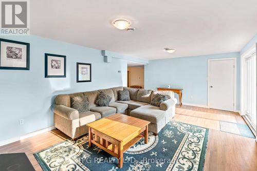 39 O'Brien Street, Marmora And Lake, ON - Indoor Photo Showing Living Room