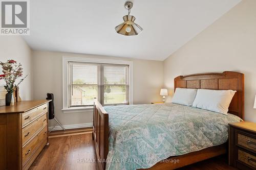 11825 Lakeshore Road, Wainfleet, ON - Indoor Photo Showing Bedroom