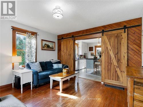 84 Garden Avenue, Brantford, ON - Indoor Photo Showing Living Room