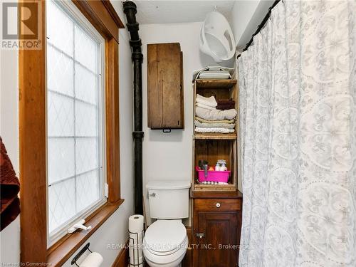 84 Garden Avenue, Brantford, ON - Indoor Photo Showing Bathroom