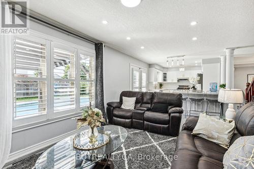 170 Southbrook Drive W, Hamilton, ON - Indoor Photo Showing Living Room