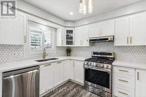 170 Southbrook Drive W, Hamilton, ON - Indoor Photo Showing Kitchen With Double Sink With Upgraded Kitchen