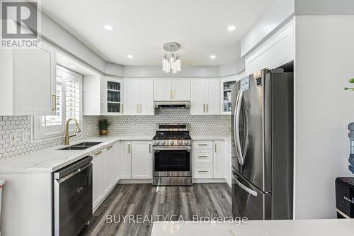 170 Southbrook Drive W, Hamilton, ON - Indoor Photo Showing Kitchen With Double Sink With Upgraded Kitchen