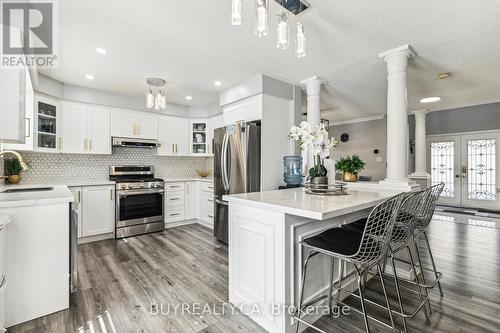 170 Southbrook Drive W, Hamilton, ON - Indoor Photo Showing Kitchen With Upgraded Kitchen