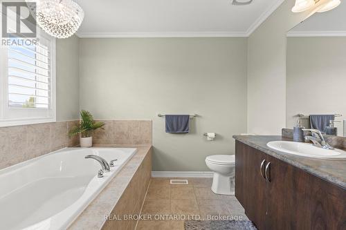 14 Carroll Lane, Brantford, ON - Indoor Photo Showing Bathroom