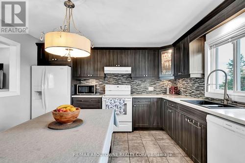 9382 Silver Street, West Lincoln, ON - Indoor Photo Showing Kitchen With Double Sink