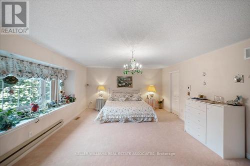 5187 Forest Hill Drive, Mississauga, ON - Indoor Photo Showing Bedroom