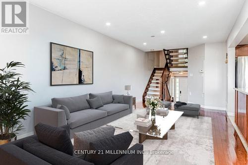 10 Fairhaven Drive, Hamilton, ON - Indoor Photo Showing Living Room