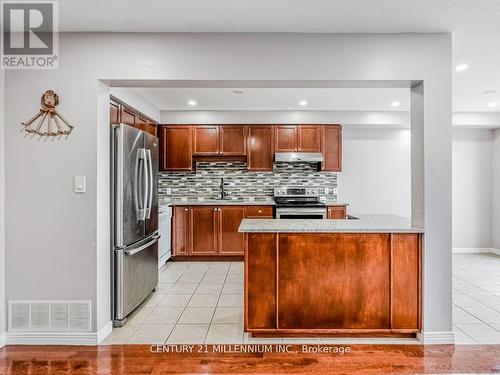 10 Fairhaven Drive, Hamilton, ON - Indoor Photo Showing Kitchen