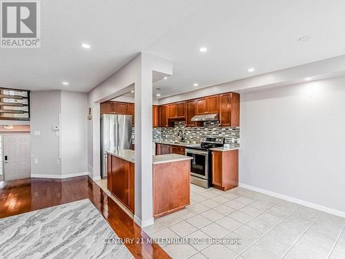 10 Fairhaven Drive, Hamilton, ON - Indoor Photo Showing Kitchen