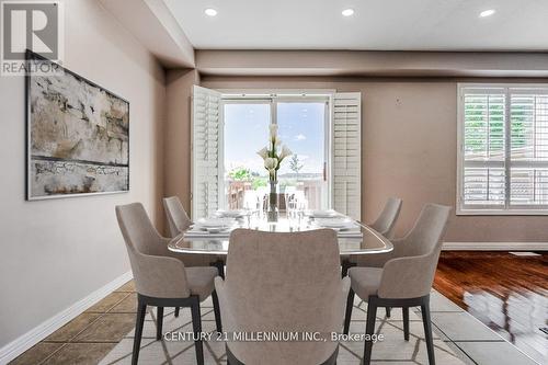 10 Fairhaven Drive, Hamilton, ON - Indoor Photo Showing Dining Room