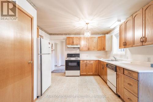 2295 6Th Avenue W, Owen Sound, ON - Indoor Photo Showing Kitchen With Double Sink